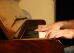Piano e mãos